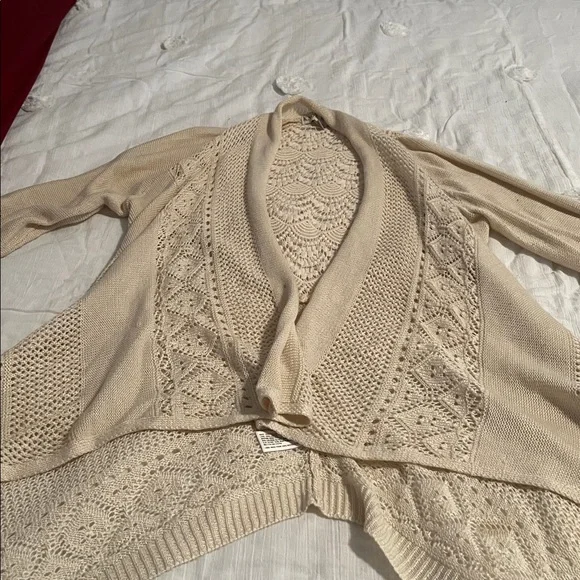 Elegant Cream Women's Sweater - Picture 3 of 8